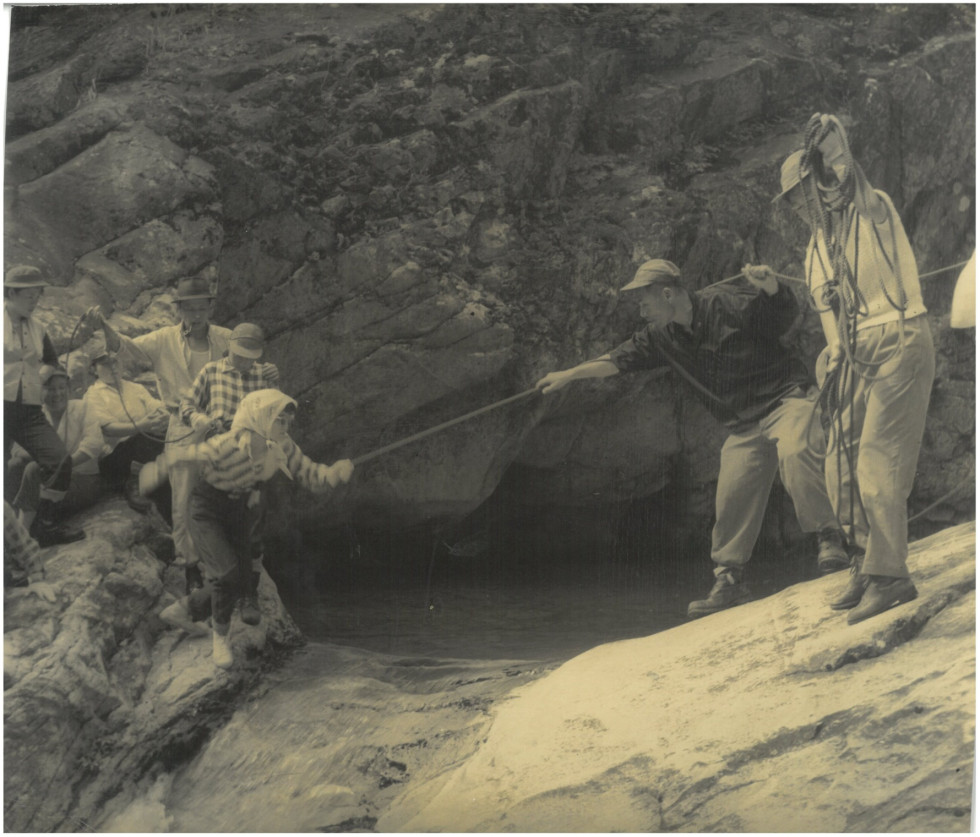 1958 이화여자대학교산악부 오대산 산행6_1.jpg