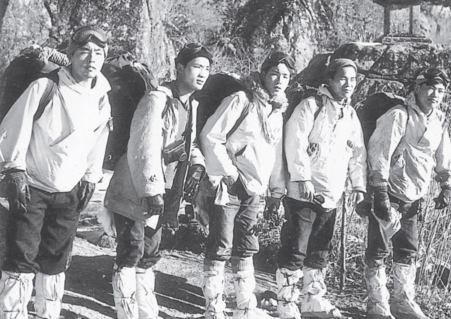 1962년 1월 지리산 법계사(오른쪽부터 박진 방명환 김승치 김우길 조규현).jpg